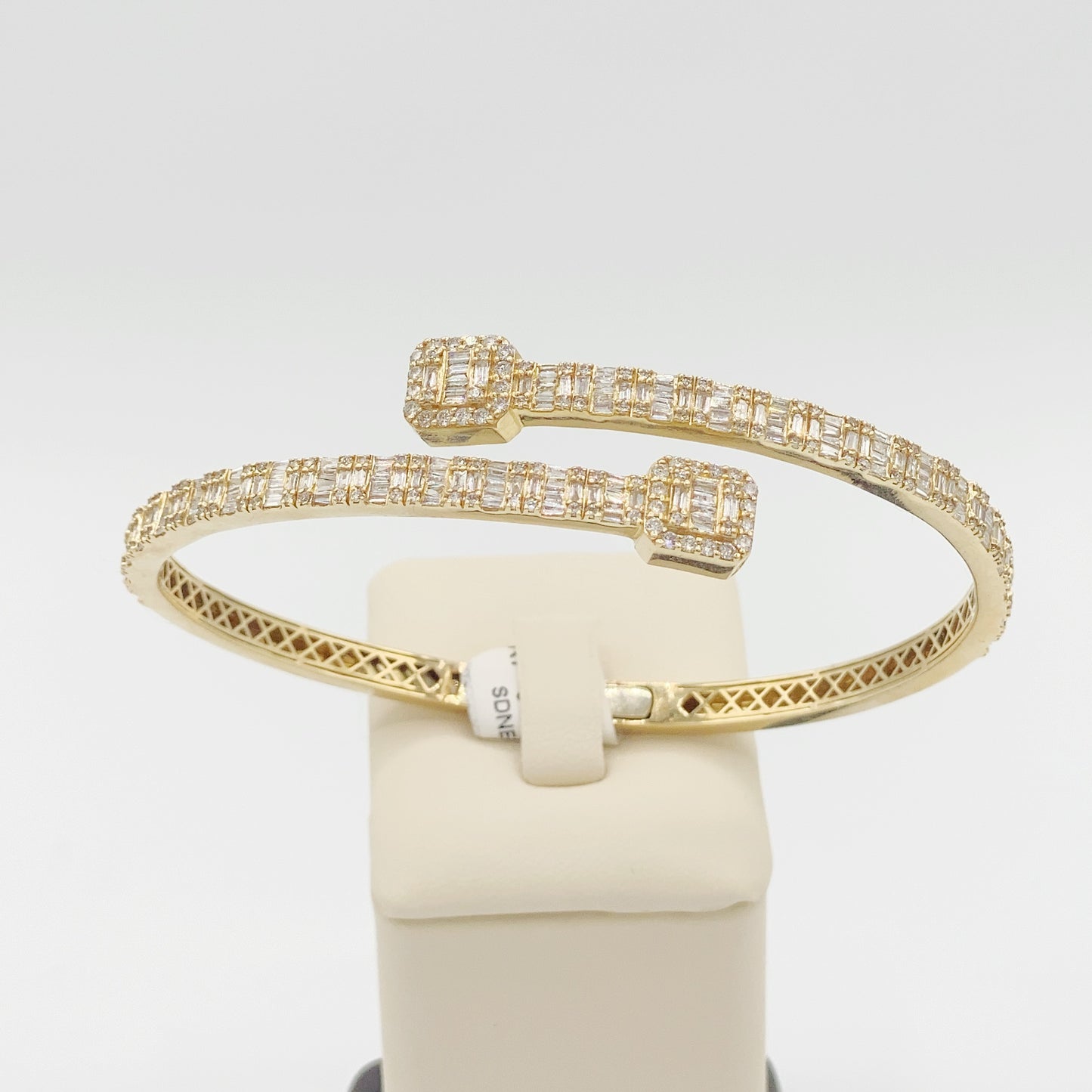 10K Yellow Gold Bangle 3.20CT Diamond