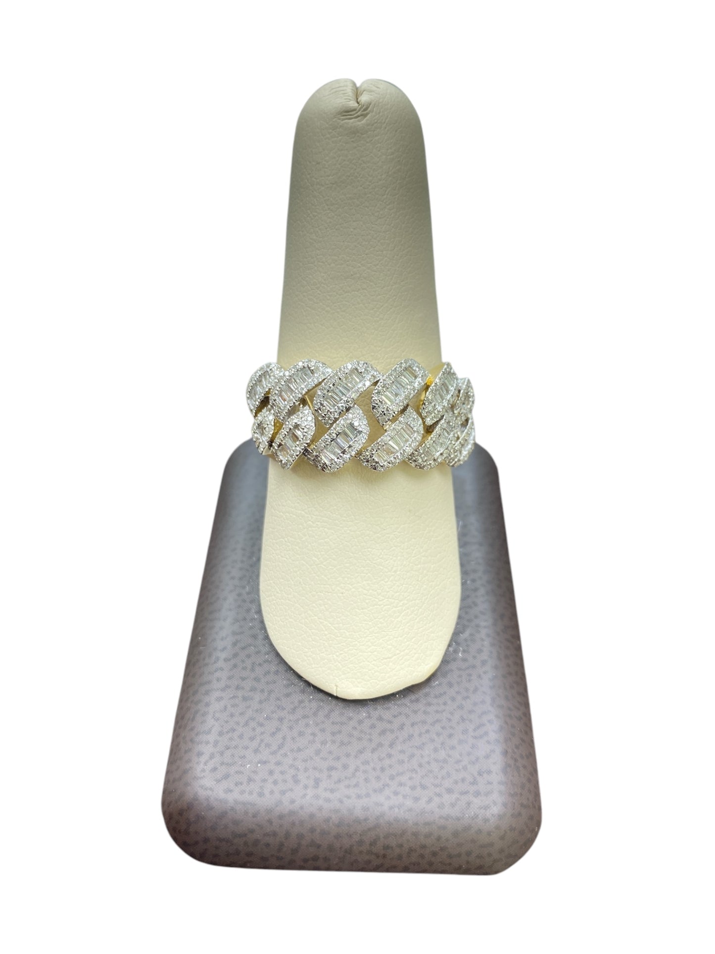 10K Yellow Gold Men’s Ring with 0.78Ct Diamonds.