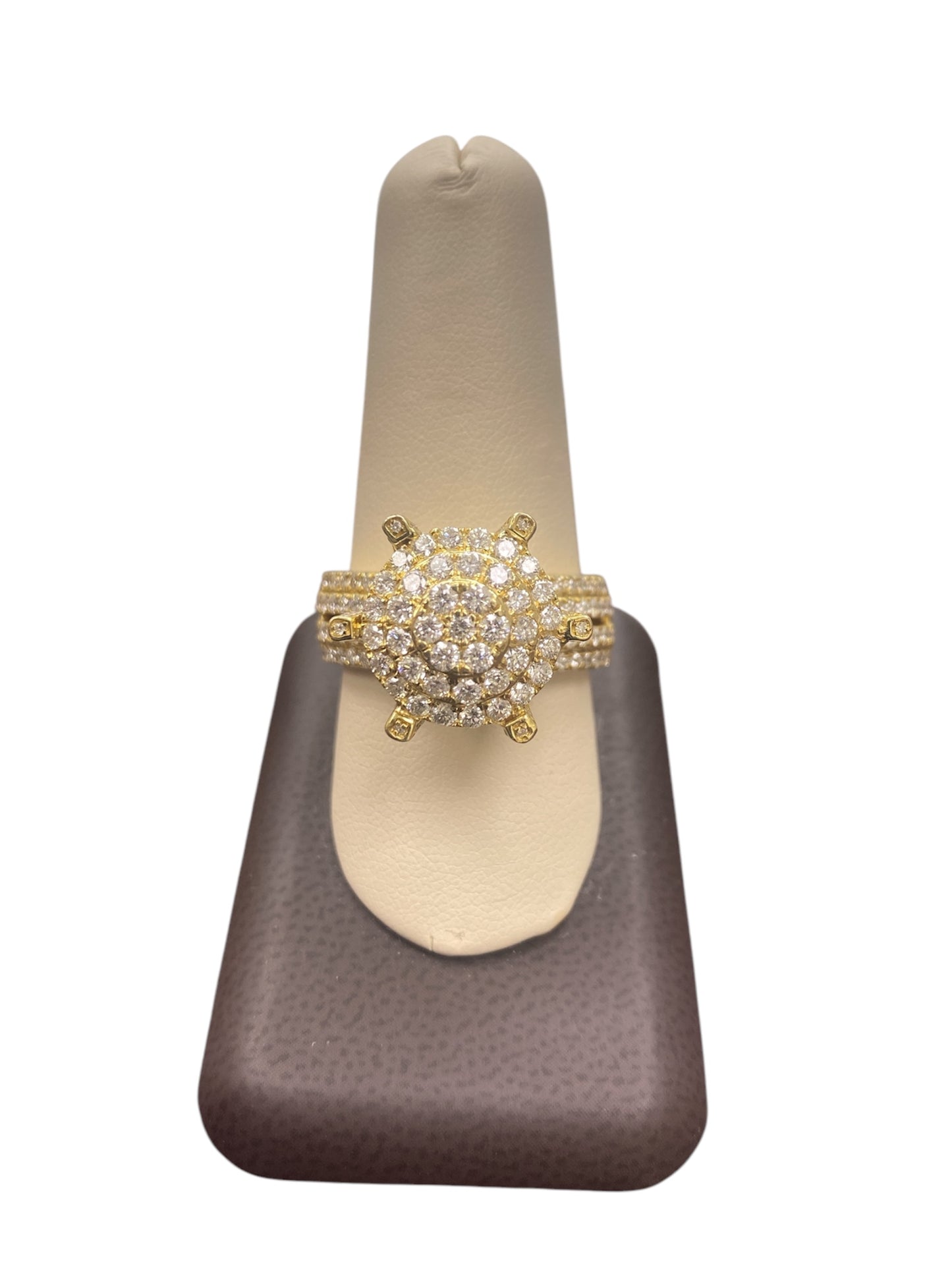10K Yellow Gold Men’s Ring with 2.27Ct Diamonds.